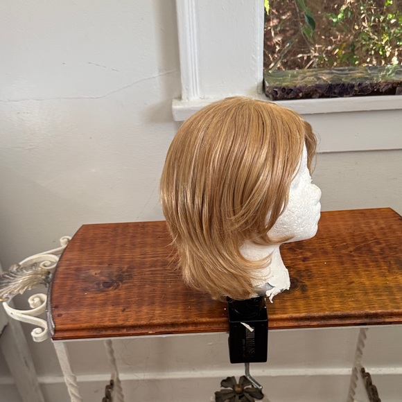 Golden Blonde Women's Wig - Picture 2 of 5